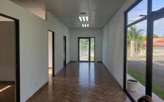 Local Comercial cerca de Comercios en Coronado – MLS 17537