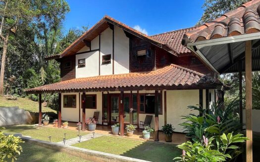 Increíble casa en Brisas de los Lagos a 30 minutos de la ciudad – MLS 17197