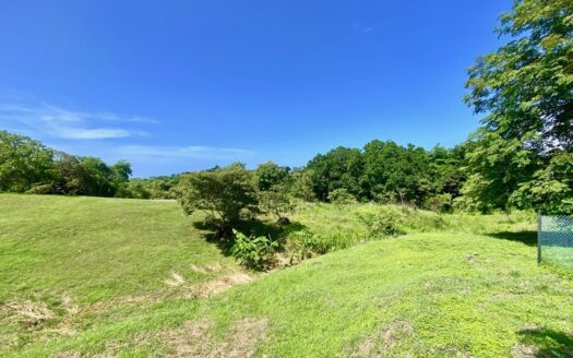 2 CASAS Y AMPLIO TERRENO EN COSTA ESMERALDA – MLS 20281