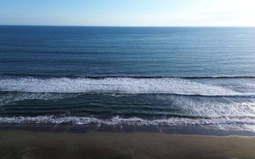 Gran terreno para construir en la playa – MLS 22827
