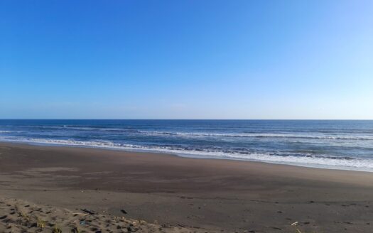 Gran terreno para construir en la playa – MLS 22827