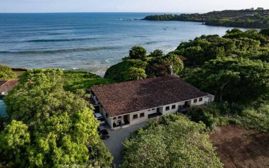 Triplex con vista al mar que genera ingresos en El Ciruelo – MLS 22826