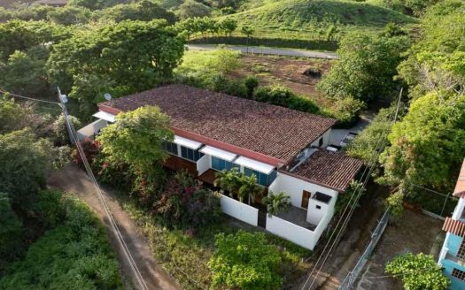 Triplex con vista al mar que genera ingresos en El Ciruelo – MLS 22826