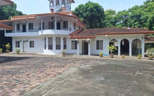 Mansion + 2 casas sobre 1.3 Hectareas cerca de la playa, Santa Clara – MLS 22814