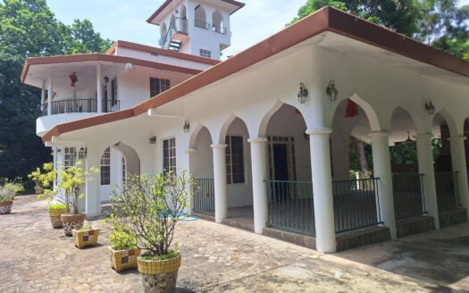 Mansion + 2 casas sobre 1.3 Hectareas cerca de la playa, Santa Clara – MLS 22814