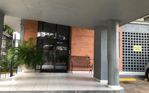 Vendo Amplio y Acogedor Apartamento en Torre Altamira – MLS 22322