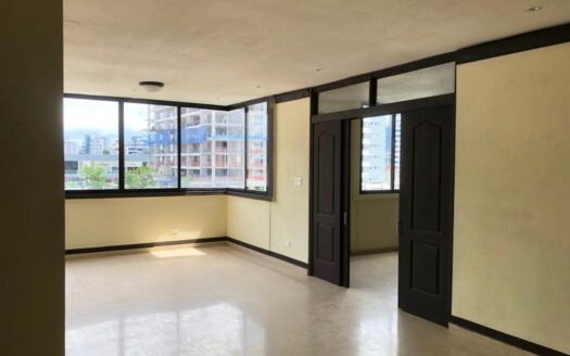Vendo Amplio y Acogedor Apartamento en Torre Altamira – MLS 22322