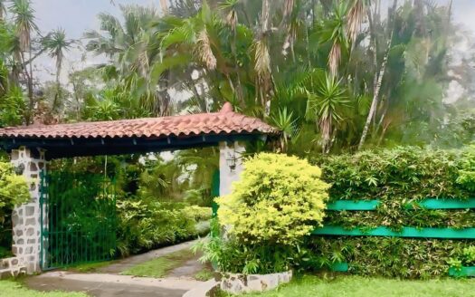Se Vende Casa con Lote de 3,770 m2 – MLS 20721