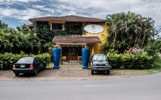 EDIFICIO EXTREMADAMENTE CÉNTRICO EN EL CENTRO DE BOQUETE – MLS 18721