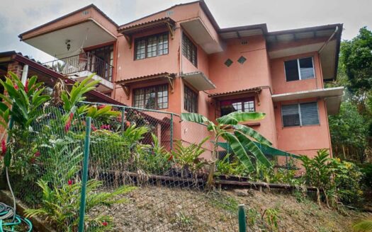 Las Cumbres con vista a las montañas, a pasos del Lago – MLS 22805