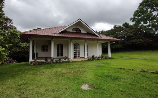 Se renta casa en Boquete, Emerald Drive – MLS 22799