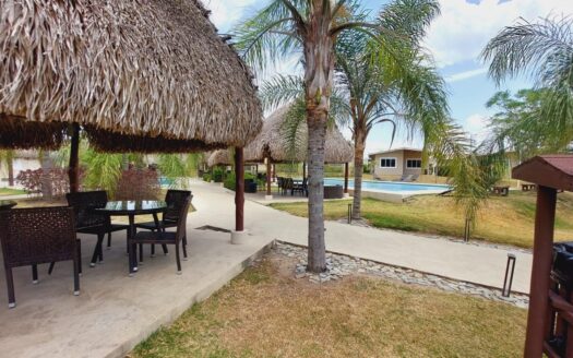 Acogedor apartamento de playa de 2 recámaras – MLS 22754