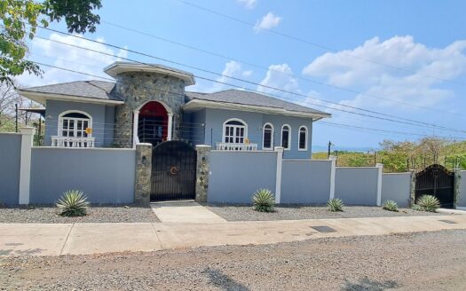 Venta de casa amoblada con piscina y vista al mar en Veracruz – MLS 19909