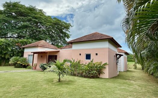 VILLA INDEPENDIENTE EN LOTE DE ESQUINA – MLS 22710