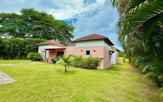 VILLA INDEPENDIENTE EN LOTE DE ESQUINA – MLS 22710