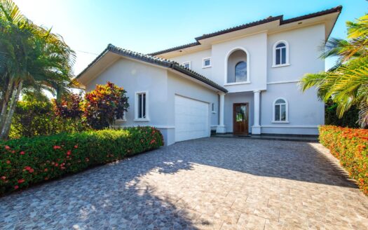 Magnífica Casa de Playa en Playa La Barqueta Panamá – MLS 21584