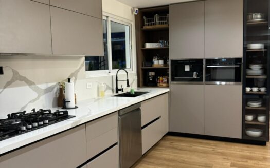 VENTA DE EXCLUSIVA CASA CON PISCINA EN VILLA LUCRE – MLS 22211
