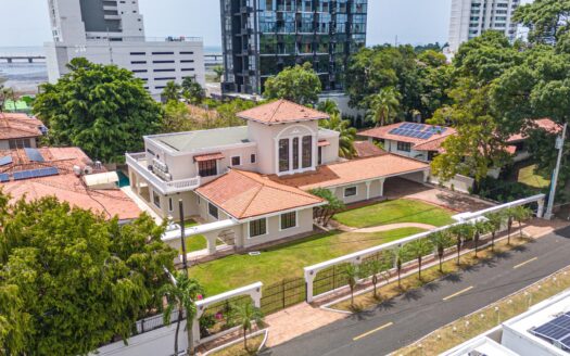 EXCLUSIVA MANSION EN VENTA ALTOS DEL GOLF – MLS 21459