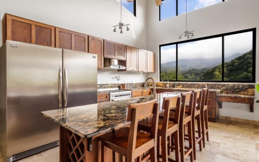 Impresionante casa con vista a la montaña en venta en El Salto – MLS 20511