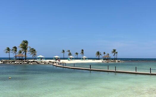 Playa Escondida Resort Apartamento con Piscina en Venta – MLS 22630