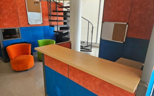LA ALAMEDA OFICINA AMOBLADA ALQUILO – MLS 21522