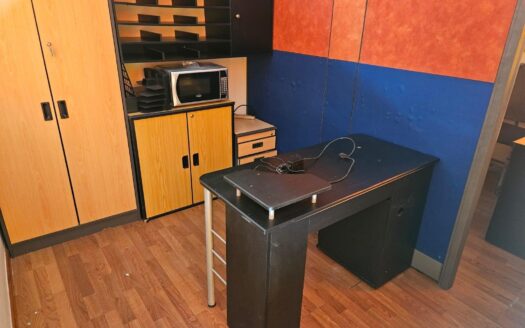 LA ALAMEDA OFICINA AMOBLADA ALQUILO – MLS 21522