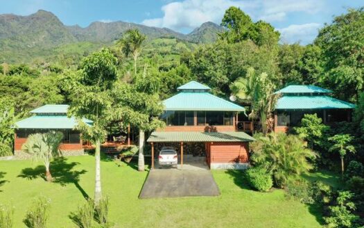 Fabulosa Casa de Inspiración Balinesa en Volcancito Panamá – MLS 16169