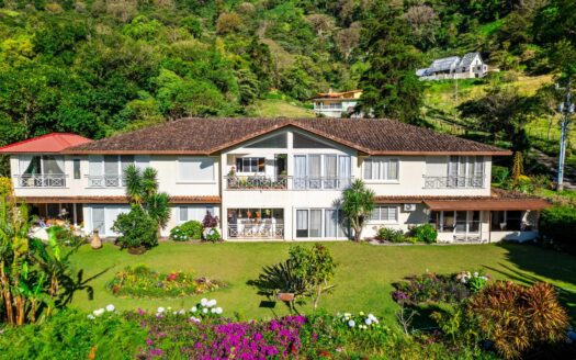 Retiro en la Montaña: Lujoso Condominio en Alto Lino – MLS 20904