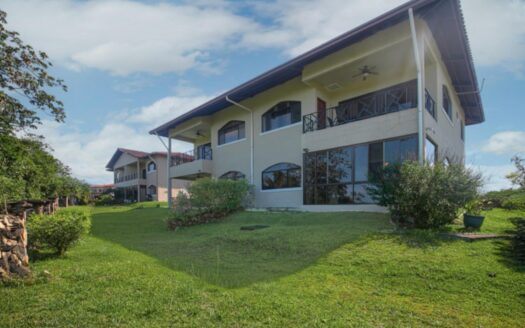 Excepcional Condominio en Planta Baja con Vista al Cañón en Los Molinos – MLS 22599