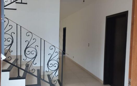 Casa reposeida en Ph el Doral – MLS 21180