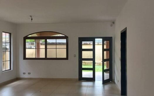 Casa reposeida en Ph el Doral – MLS 21180