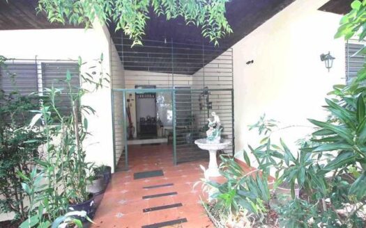 SE VENDE HERMOSA CASA EN ESQUINA EN LOS ANGELES – MLS 17331