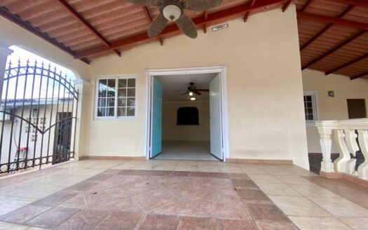 Venta de casa vacía en camino Real de San Antonio – MLS 22624