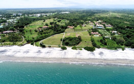 Venta de espectacular terreno frente a playa en Chumico Redondo, Coclé – MLS 22626