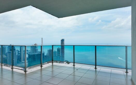 Hermoso apartamento en venta en Waters on the Bay – MLS 22597