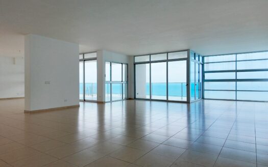 Hermoso apartamento en venta en Waters on the Bay – MLS 22597