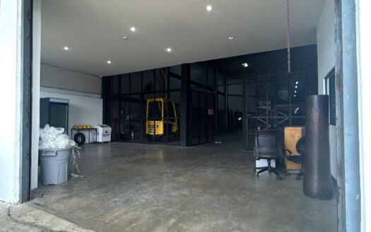 Alquiler/venta de Galera de 721 m² dentro de centro logístico en mañanitas – MLS 22564