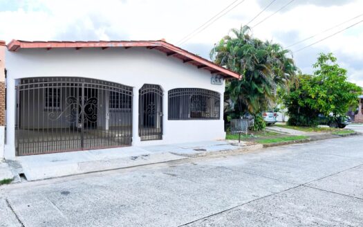 SE VENDE CASA – MLS 22563