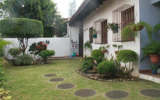 Casa en Venta en Hato Pintado – 3 Niveles, Amplio Espacio y Ubicación – MLS 22554