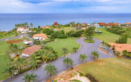 Lotes de 1ra y 2da línea con vista al mar en Costa Pedasi – MLS 19807