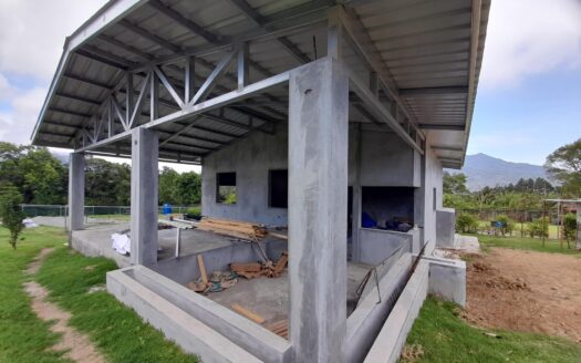 Una casa sin terminar esperándote – MLS 22481