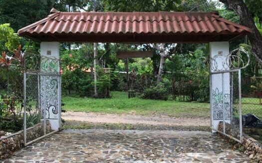 Gorgona – Acogedora Casa de Dos Pisos a pocos pasos de la playa! – MLS 22458
