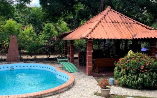 Gorgona – Acogedora Casa de Dos Pisos a pocos pasos de la playa! – MLS 22458