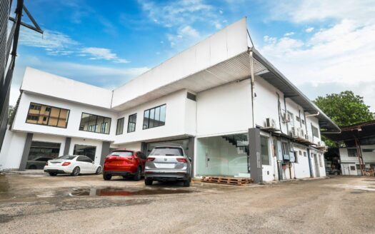 Venta de Galera en Parque Lefevre – MLS 22658
