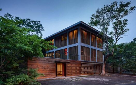 Casa con piscina en la selva tropical panameña en Gamboa – MLS 22263