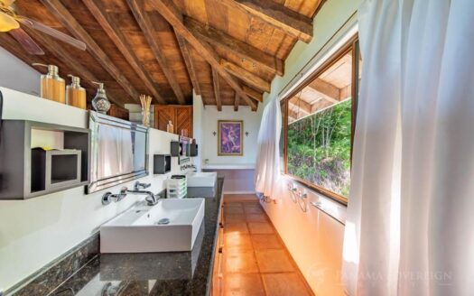 Impresionante casa con vista al mar en Playa Venao – MLS 21286