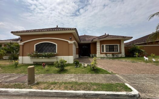 VENTA DE CASA EN SUNSET COAST-COSTA SUR -AMPLIO TERRENO Y SEGURIDAD – MLS 22307