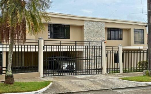 Dos Mares, Amplia Casa Familiar con Gran Jardin Excelente Precio – MLS 22425