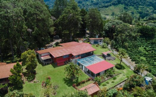 Casa y Hotel en venta – MLS 22413