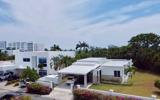 VILLA MODERNA CON PISCINA – MLS 22404